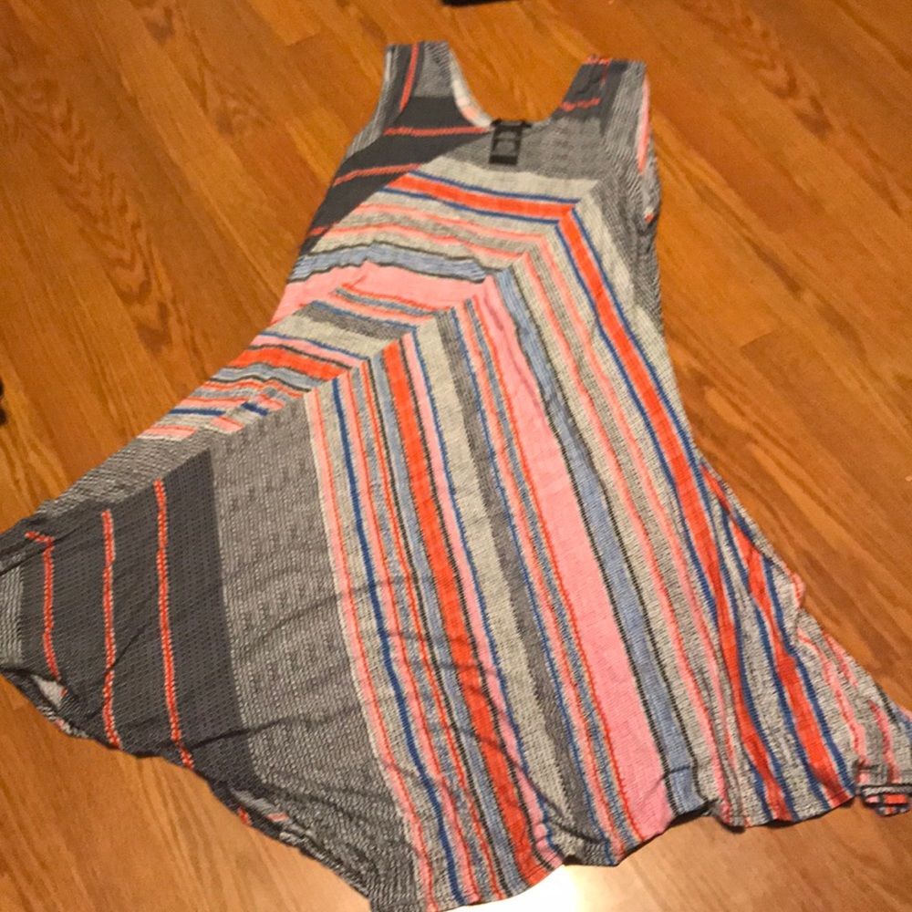 Multicolored no sleeve dress